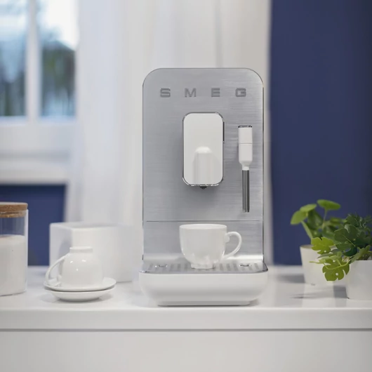 SMEG AUTOMATA KÁVÉGÉP, Medium, szálcsiszoltalumínium front, tejhabosító funkció,